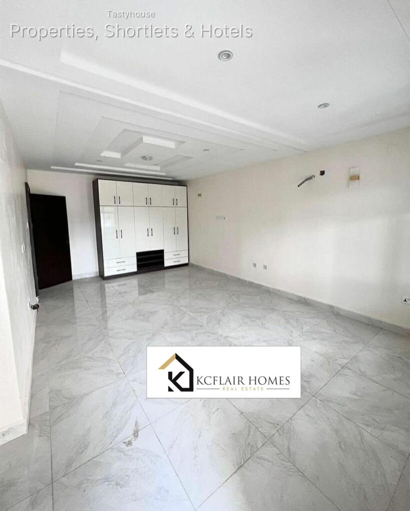 4BEDROOM TERRACE DUPLEX with a BỌ