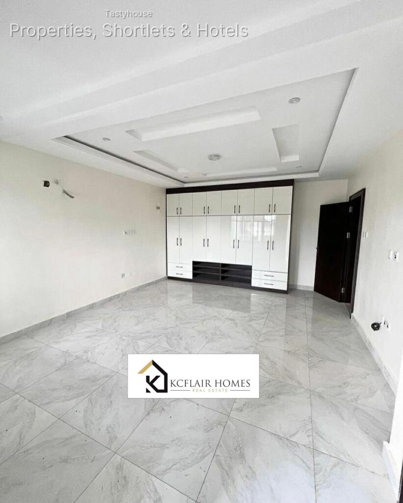 4BEDROOM TERRACE DUPLEX with a BỌ