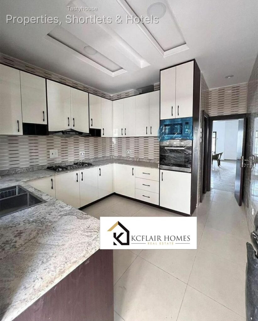 4BEDROOM TERRACE DUPLEX with a BỌ