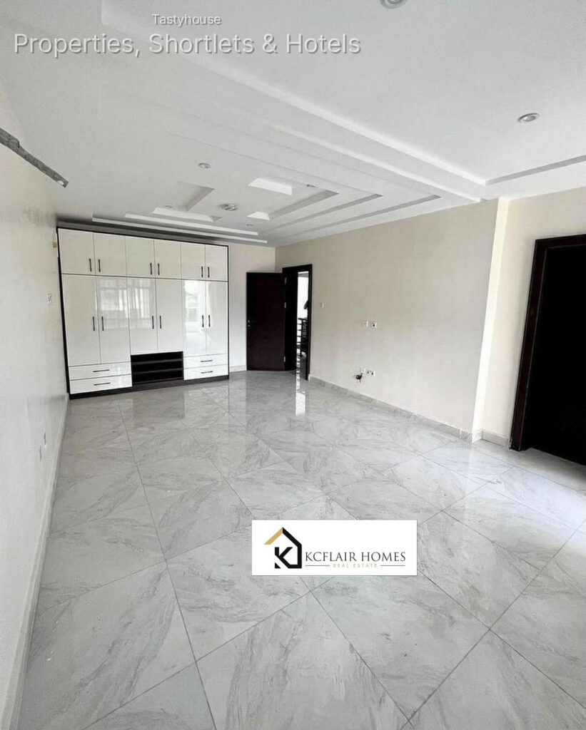 4BEDROOM TERRACE DUPLEX with a BỌ