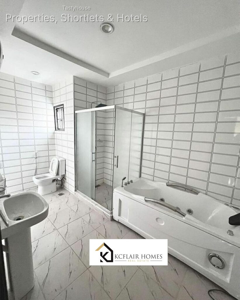 4BEDROOM TERRACE DUPLEX with a BỌ
