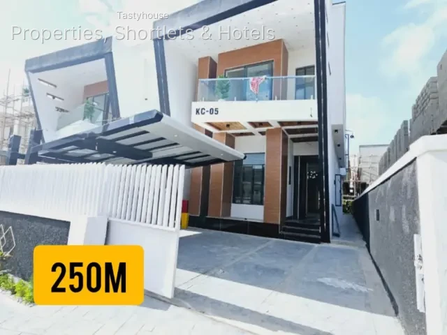 A Contemporary 5 Bedroom fully -Detached Duplex
