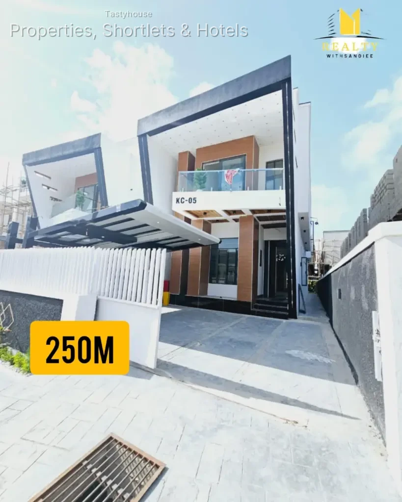 A Contemporary 5 Bedroom fully -Detached Duplex