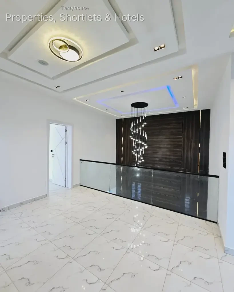 A Contemporary 5 Bedroom fully -Detached Duplex