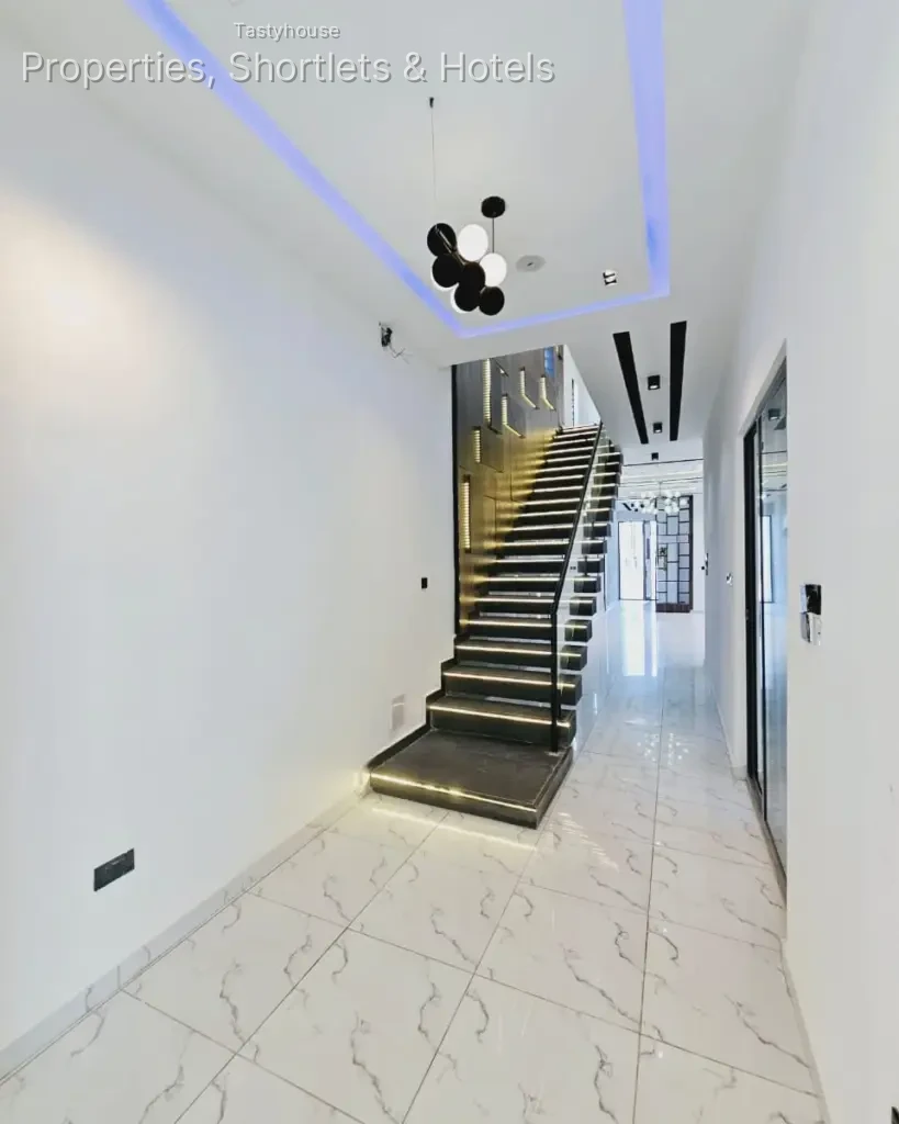 A Contemporary 5 Bedroom fully -Detached Duplex