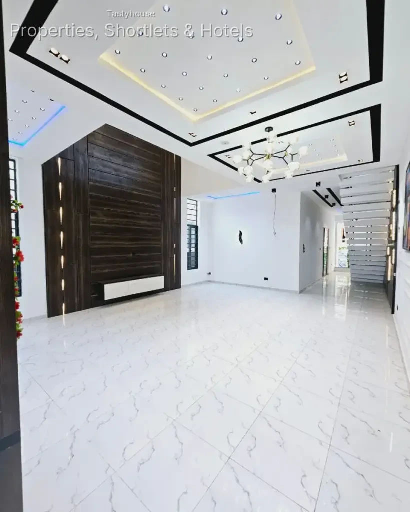 A Contemporary 5 Bedroom fully -Detached Duplex