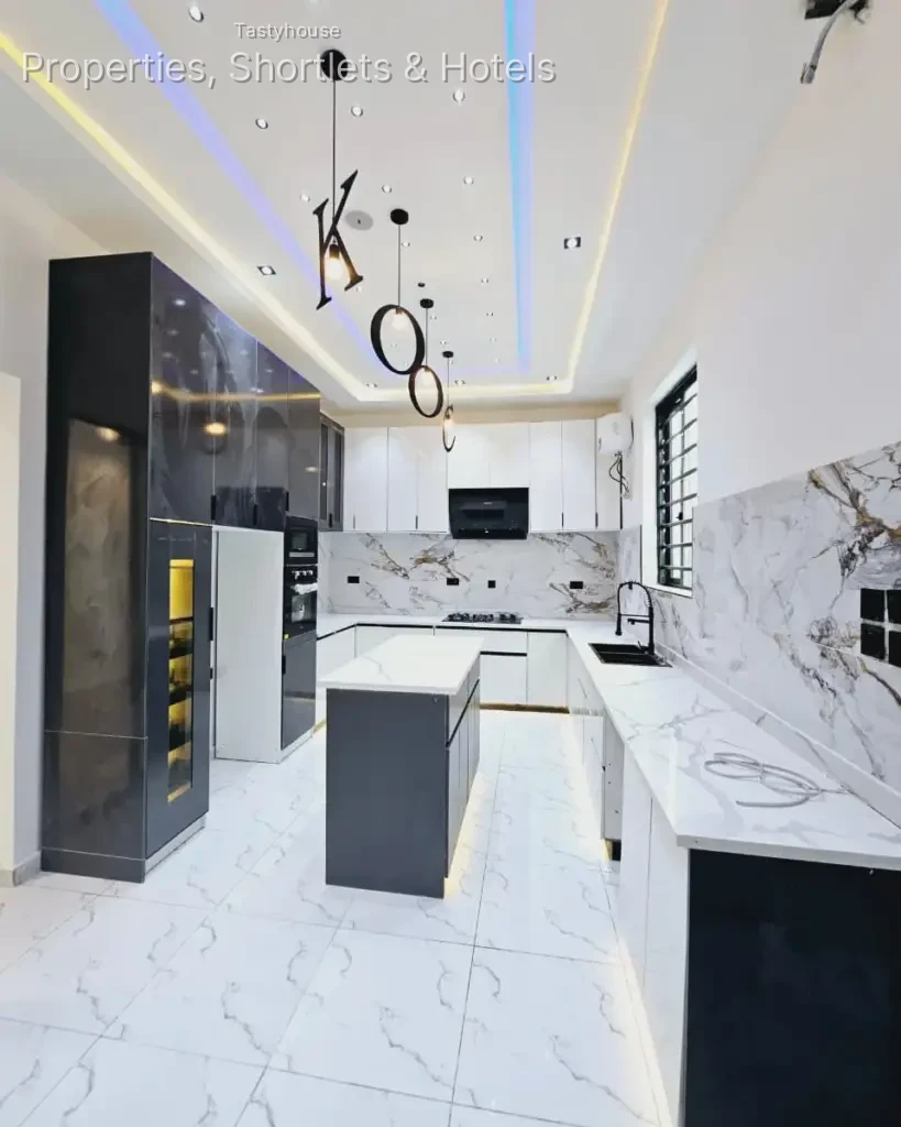 A Contemporary 5 Bedroom fully -Detached Duplex