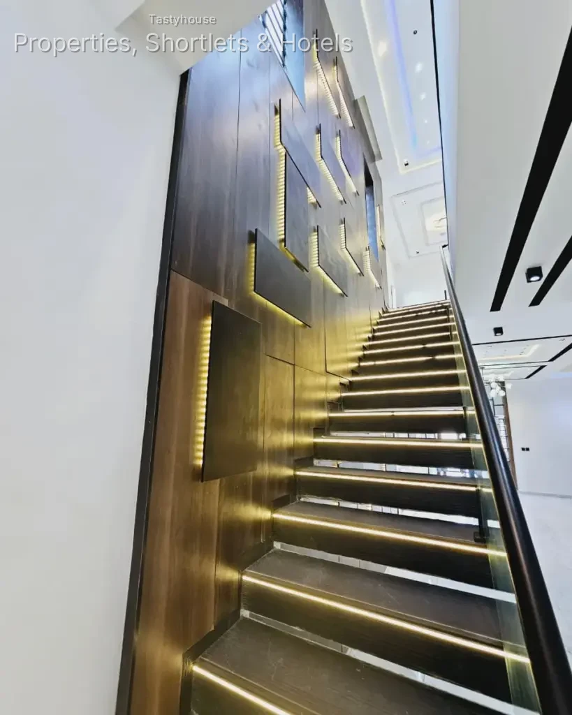 A Contemporary 5 Bedroom fully -Detached Duplex