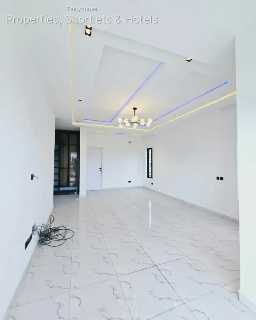 A Contemporary 5 Bedroom fully -Detached Duplex