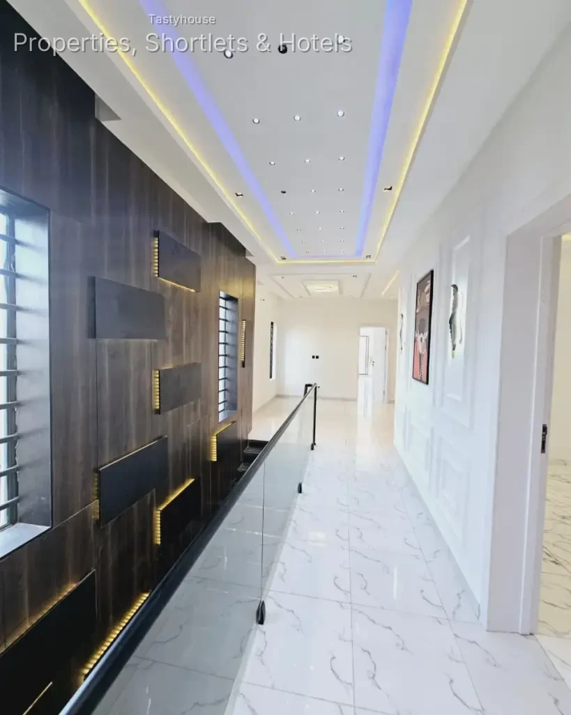A Contemporary 5 Bedroom fully -Detached Duplex