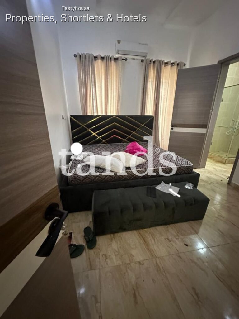 4 BedroomFully Furnished Semi-Detached Duplex