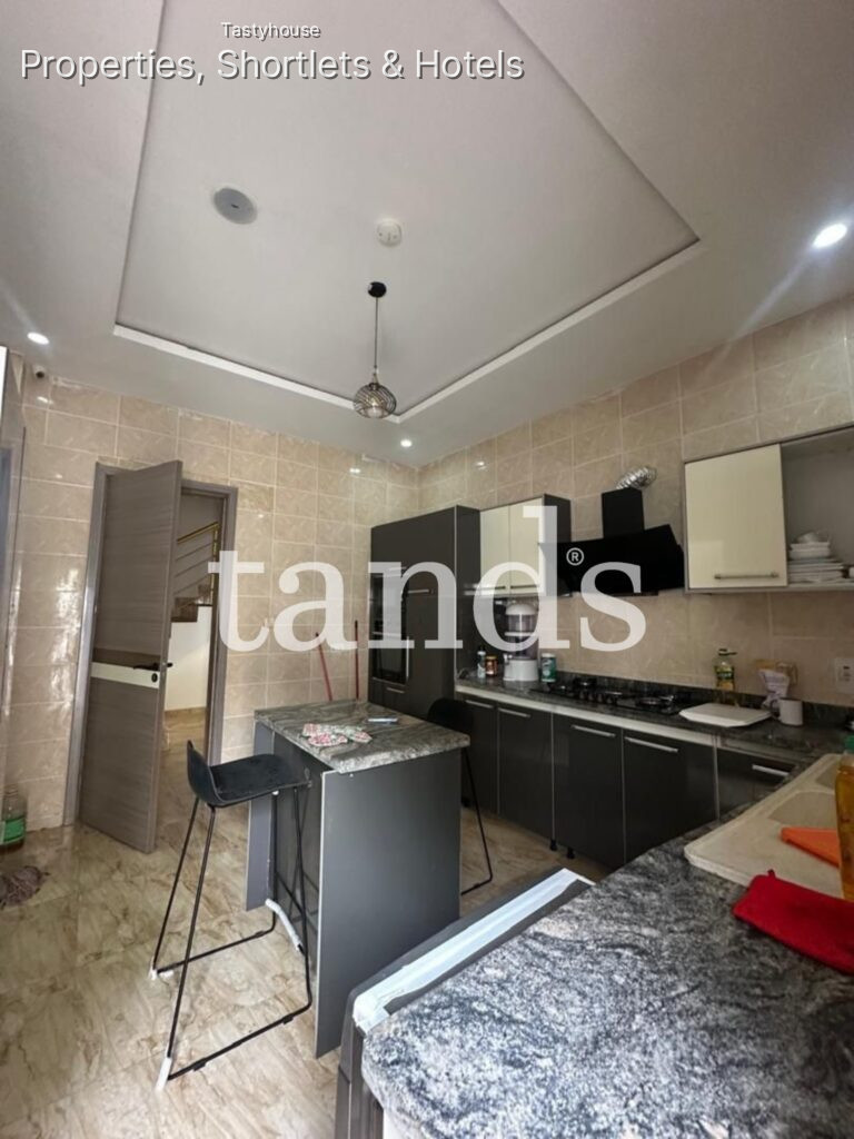 4 BedroomFully Furnished Semi-Detached Duplex