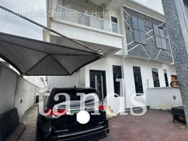 4 BedroomFully Furnished Semi-Detached Duplex