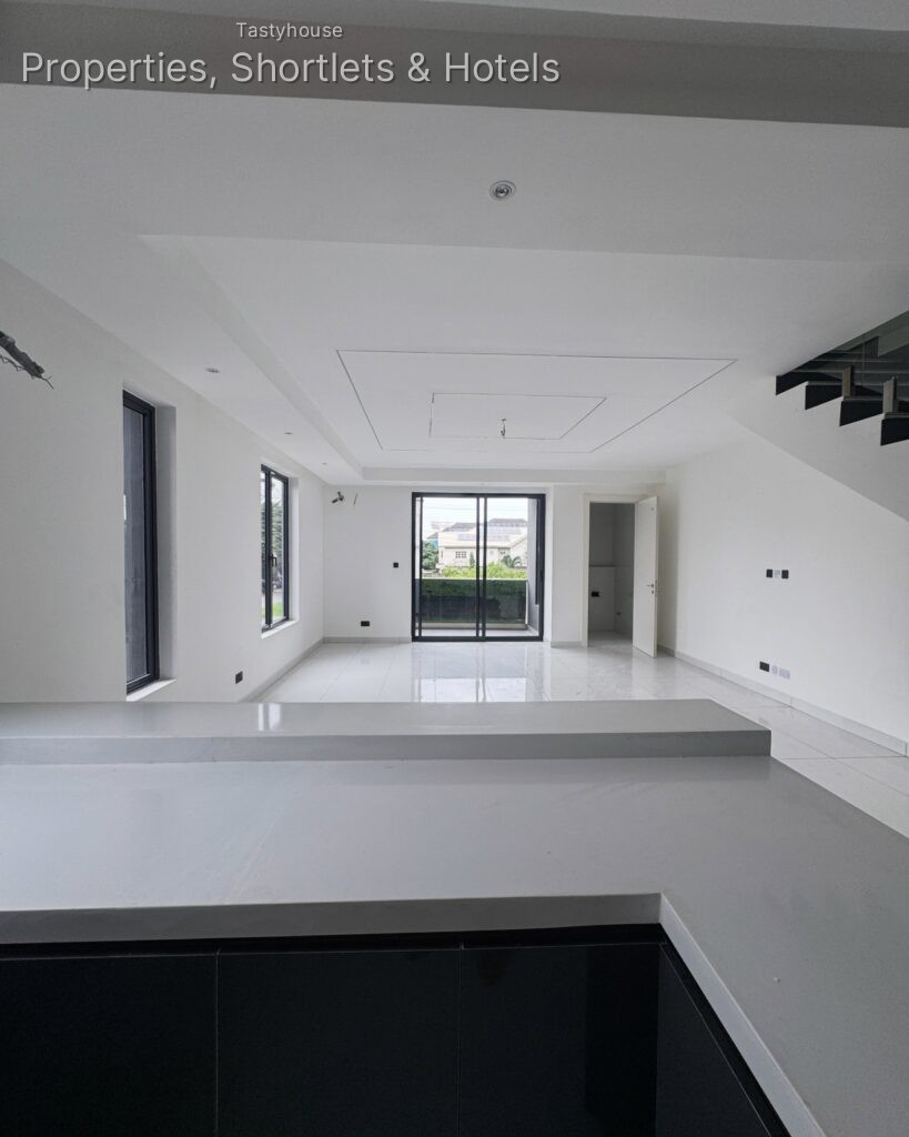 2 APARTMENT MAISONETTE