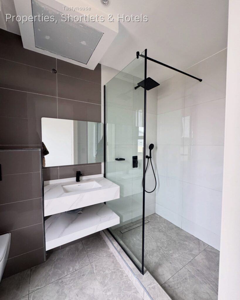 2 APARTMENT MAISONETTE