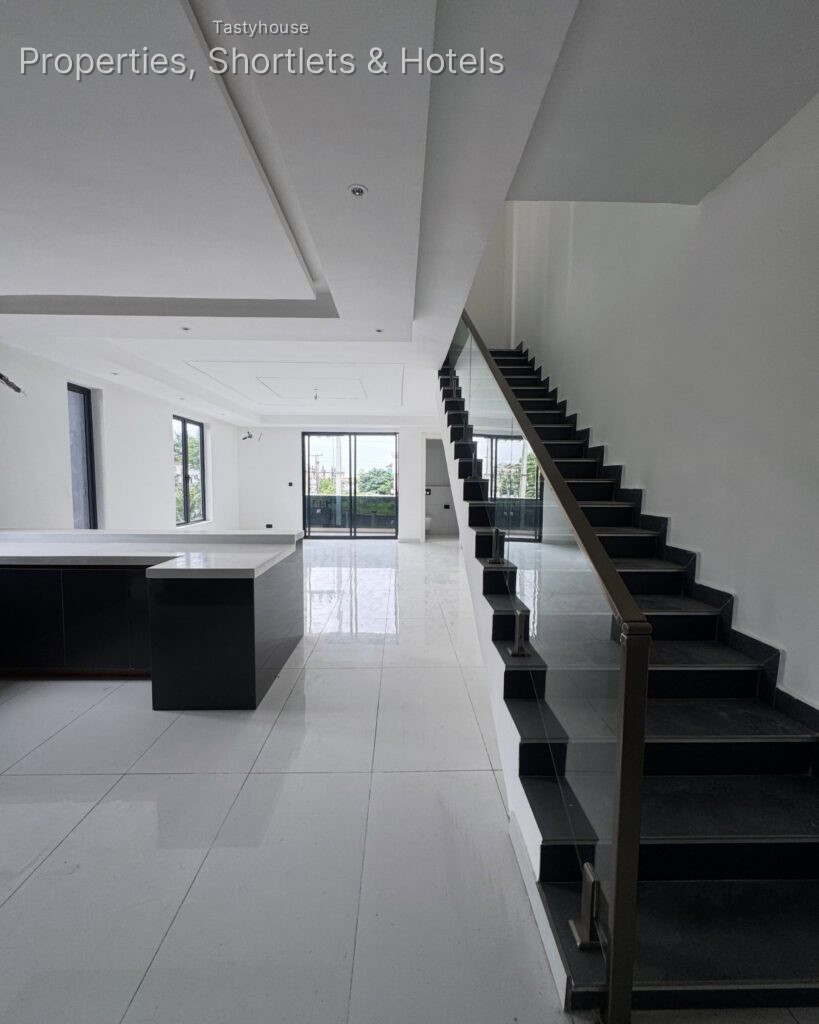 2 APARTMENT MAISONETTE