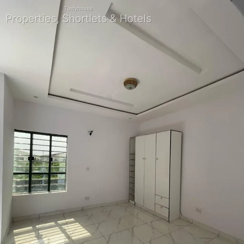 Spacious 3 bedroom terrace duplex