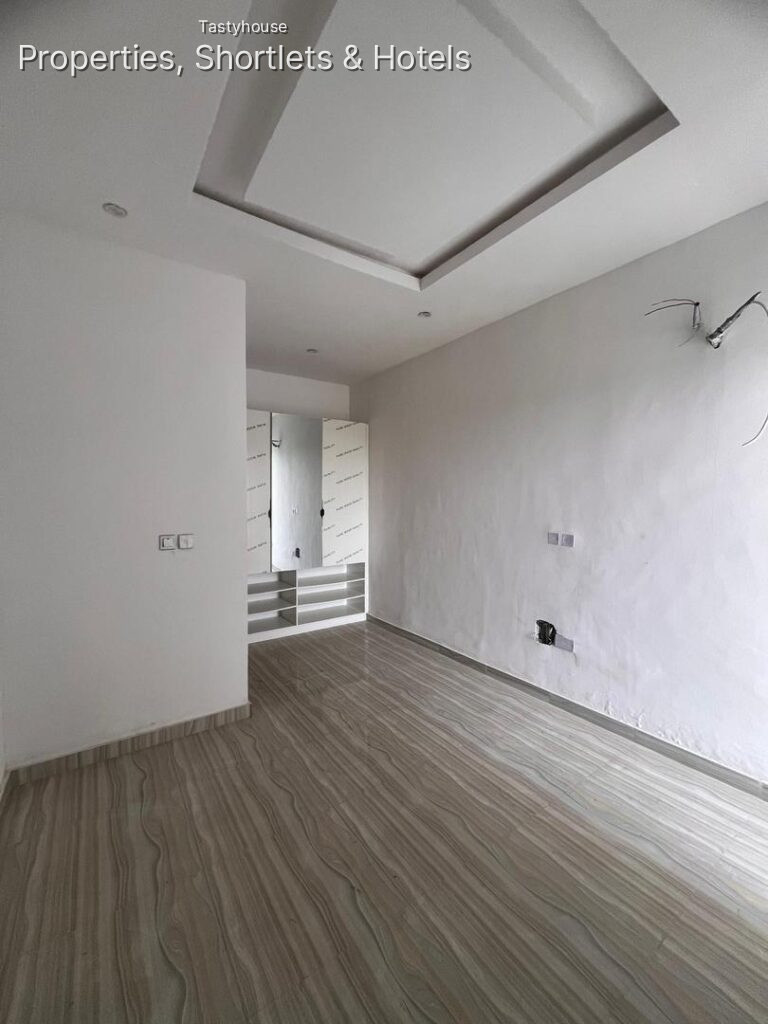 A LOVELY 4 BEDROOM TERRACE