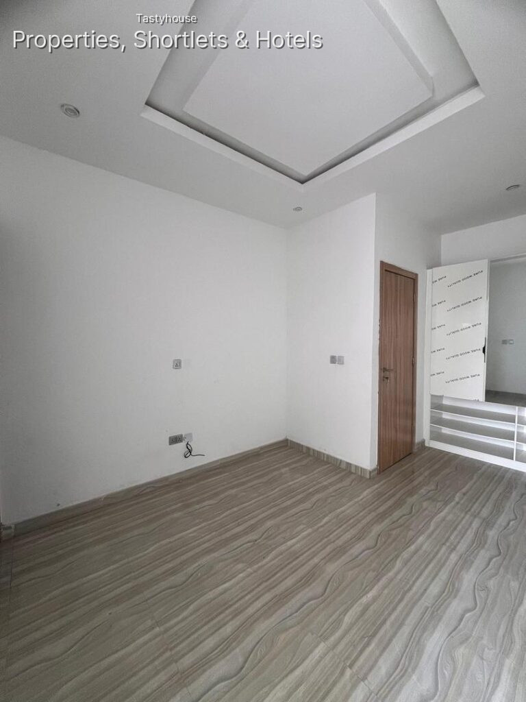 A LOVELY 4 BEDROOM TERRACE