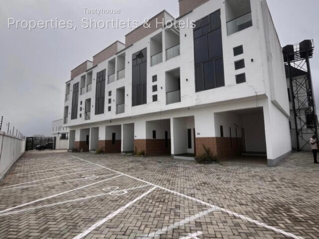 A LOVELY 4 BEDROOM TERRACE