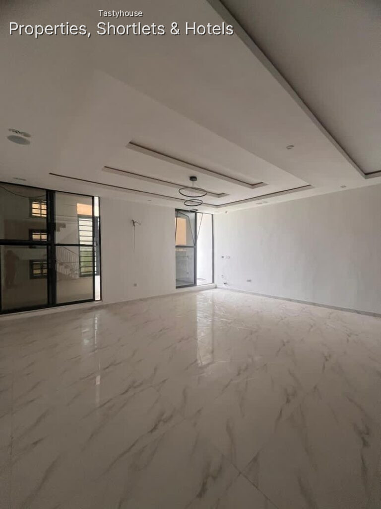A LOVELY 4 BEDROOM TERRACE