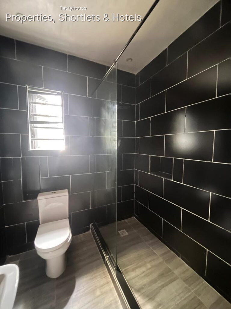 A LOVELY 4 BEDROOM TERRACE