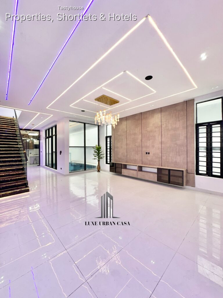 5 Bedroom fully Detached
