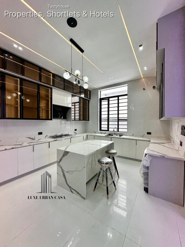 5 Bedroom fully Detached