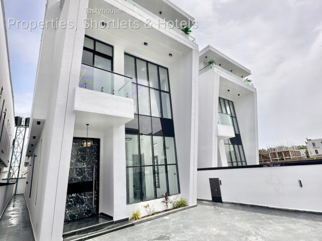 5 Bedroom fully Detached