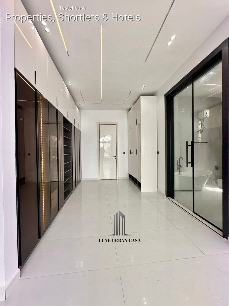 5 Bedroom fully Detached