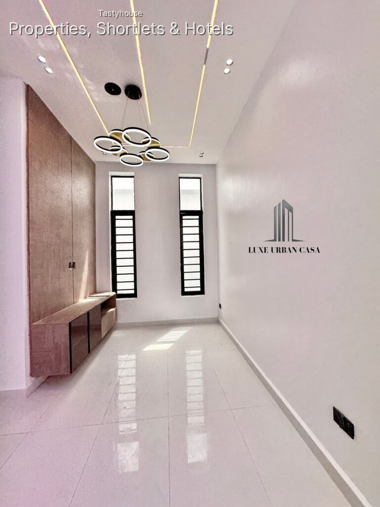 5 Bedroom fully Detached