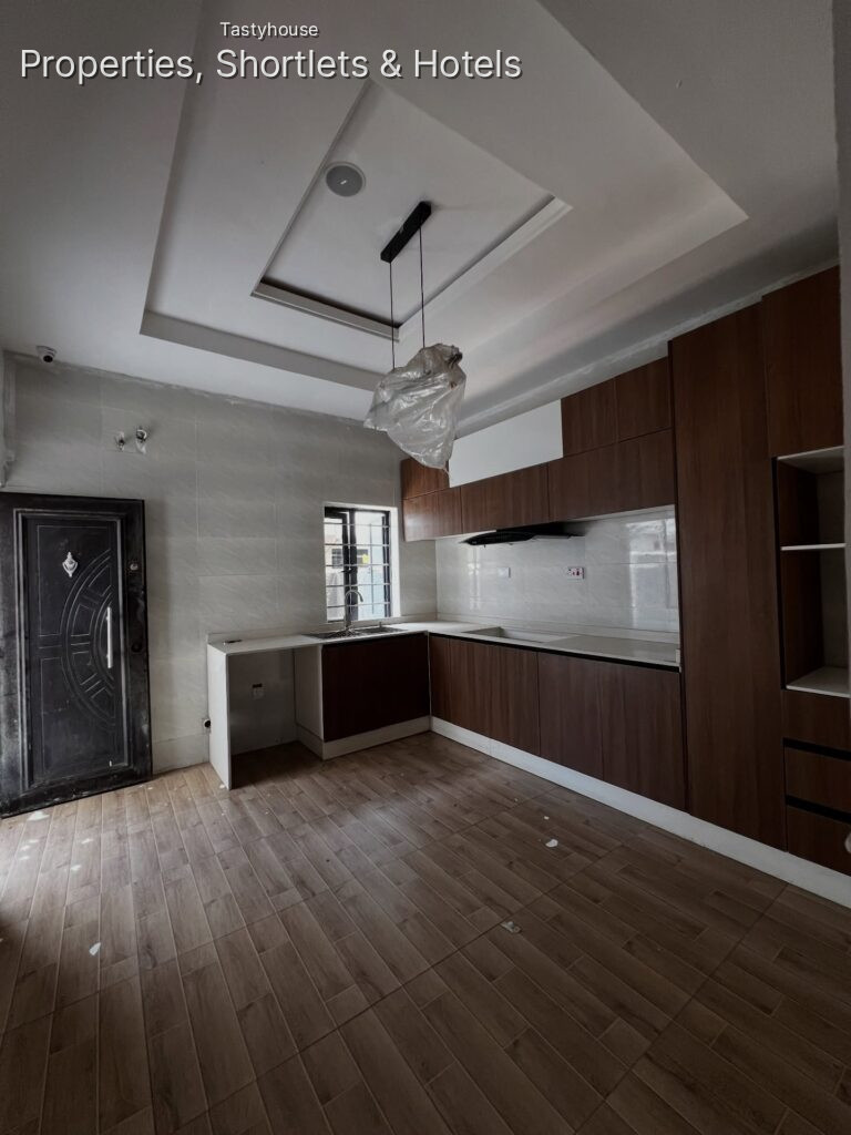 4-BEDROOM TERRACE DUPLEX