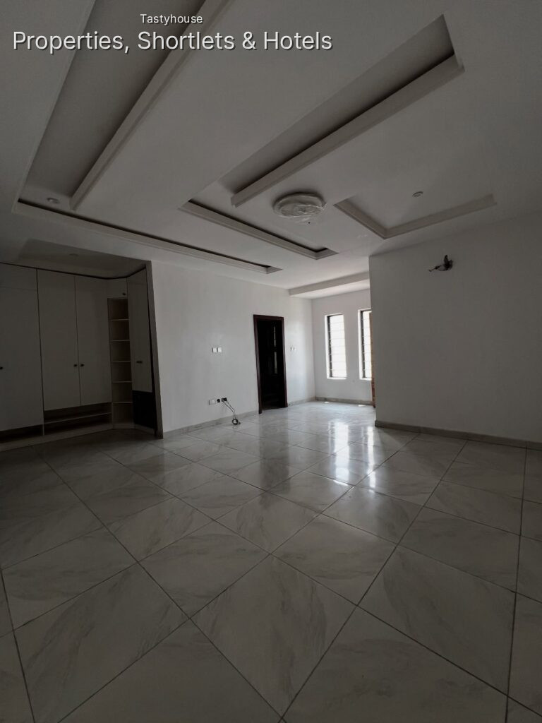 4-BEDROOM TERRACE DUPLEX