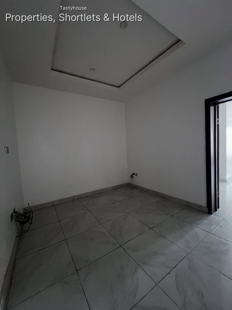 4-BEDROOM TERRACE DUPLEX