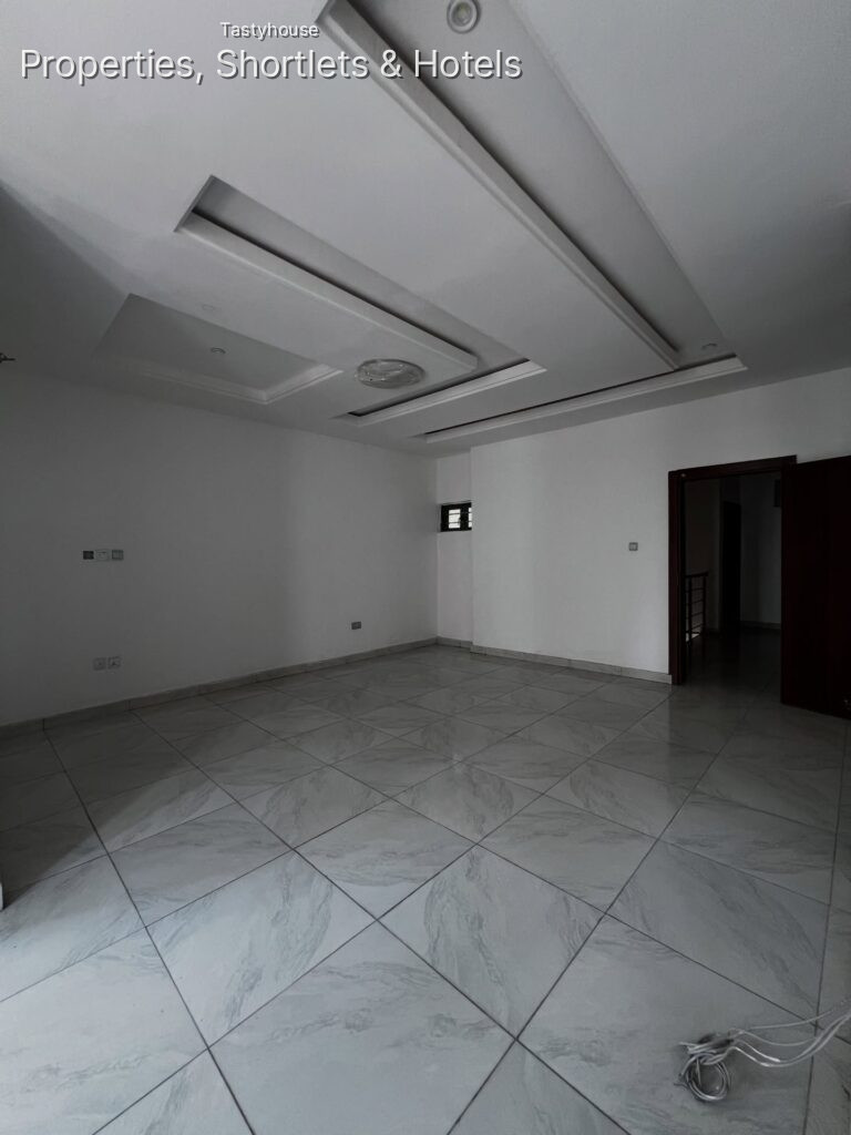 4-BEDROOM TERRACE DUPLEX