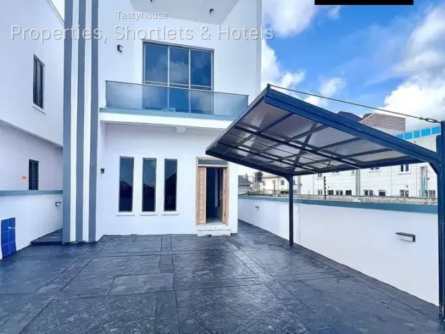 4 Bedroom Duplex