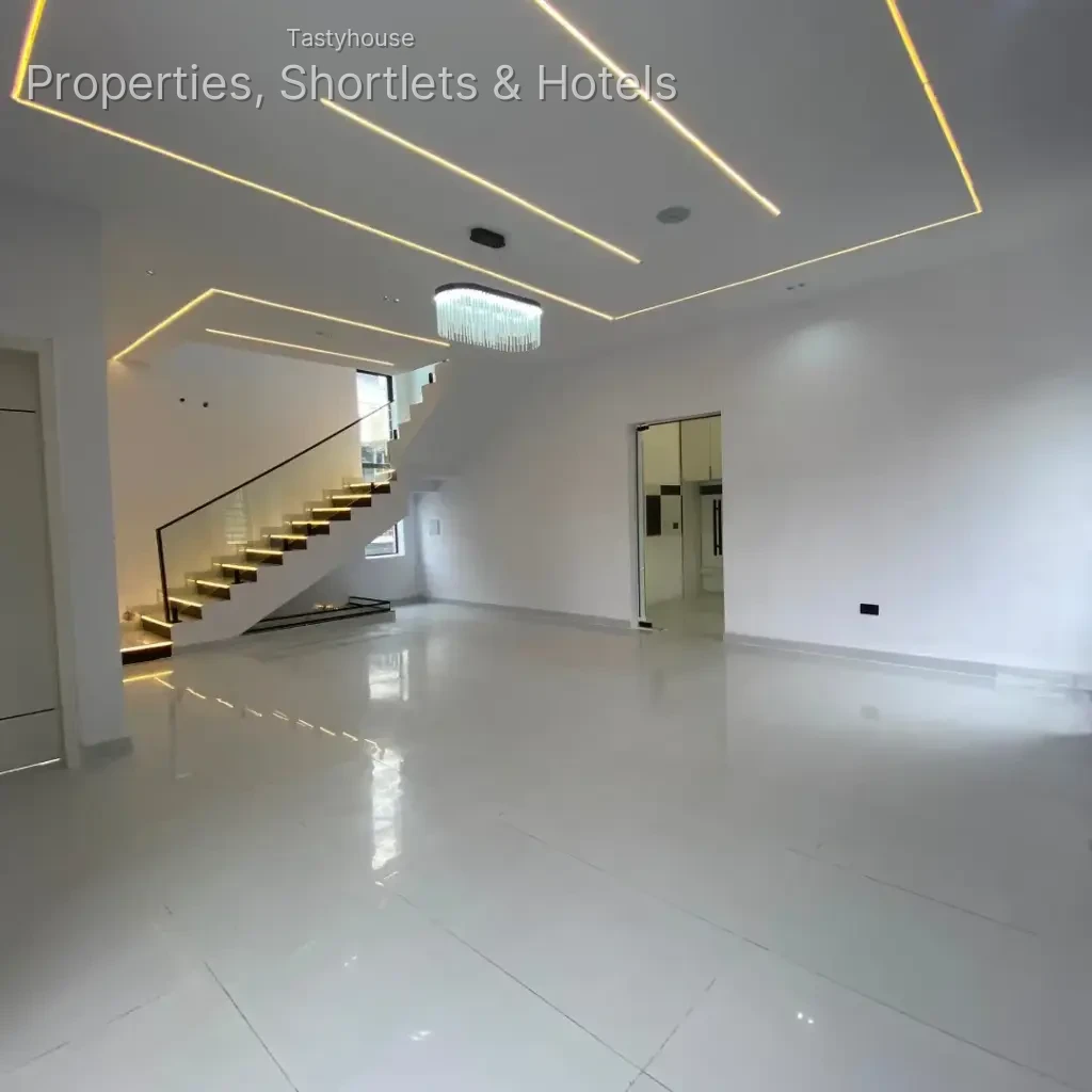 4 BEDROOM FULLY DETACHED DUPLEX