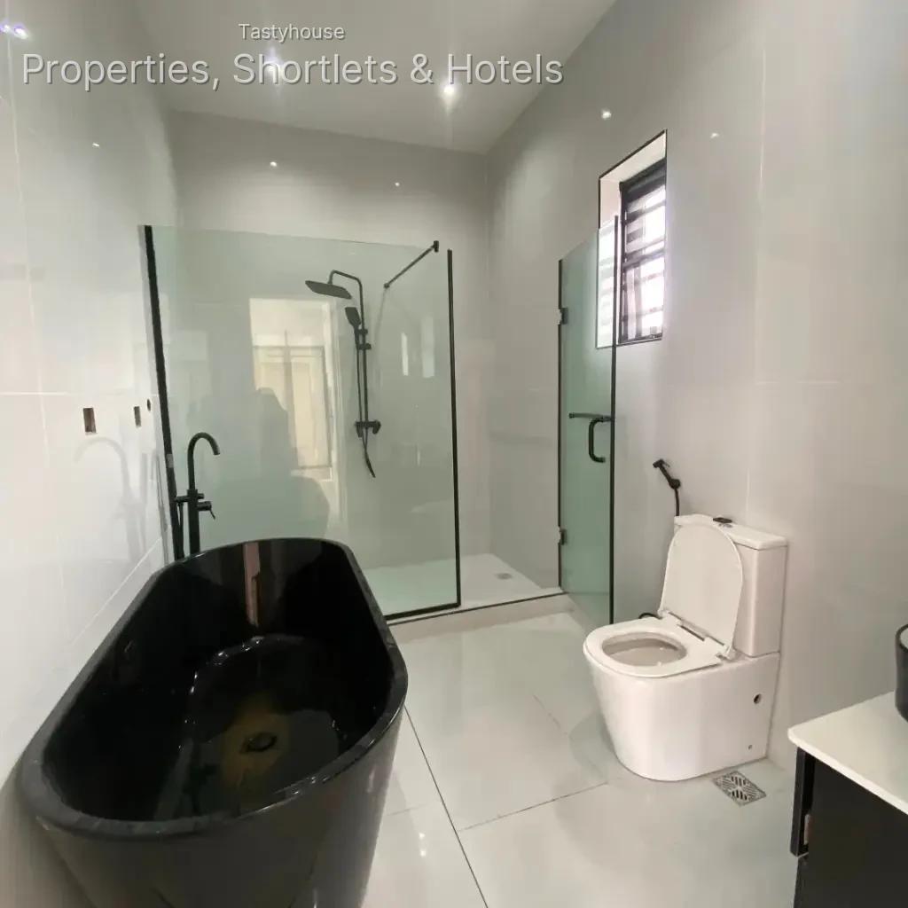 4 BEDROOM FULLY DETACHED DUPLEX