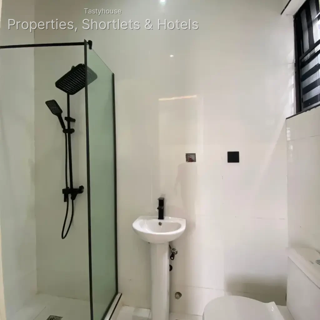 4 BEDROOM FULLY DETACHED DUPLEX