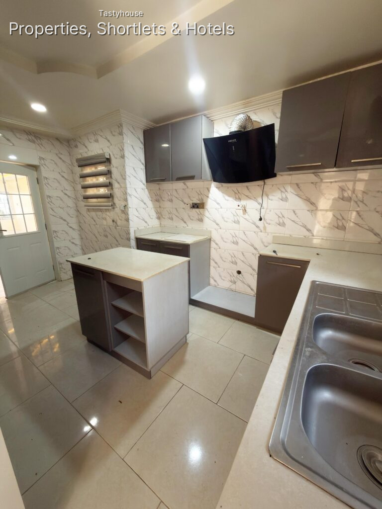 4 BEDROOM DETACHED HOUSE