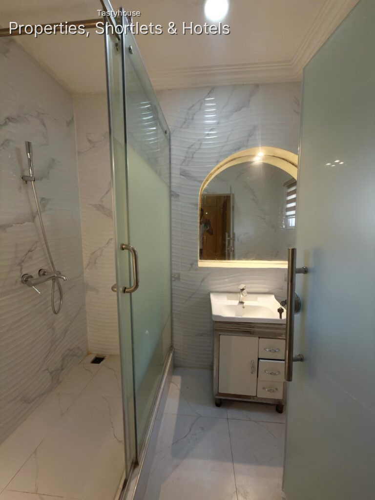 4 BEDROOM DETACHED HOUSE