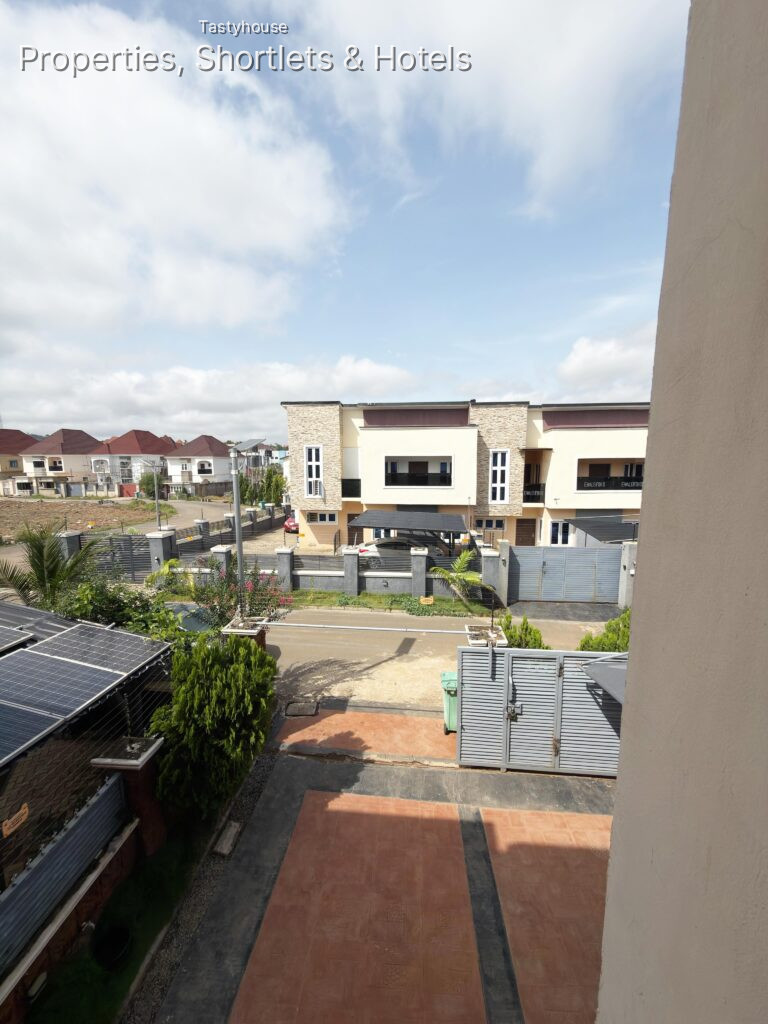 4 BEDROOM DETACHED HOUSE