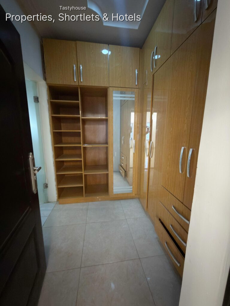 4 BEDROOM DETACHED HOUSE