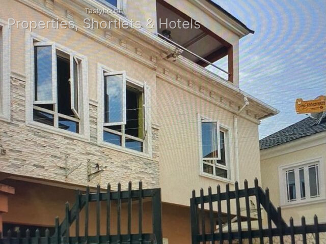 5 BEDROOM SEMI-DETACHED HOUSE PLUS 2ROOM BỌ