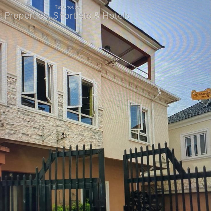 5 BEDROOM SEMI-DETACHED HOUSE PLUS 2ROOM BỌ