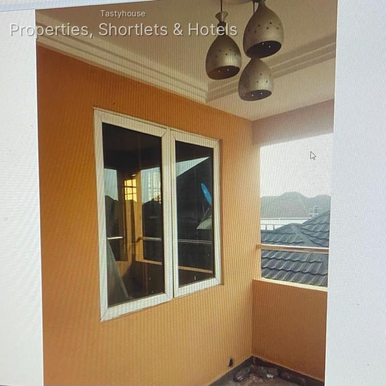 5 BEDROOM SEMI-DETACHED HOUSE PLUS 2ROOM BỌ