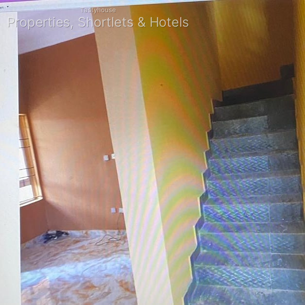 5 BEDROOM SEMI-DETACHED HOUSE PLUS 2ROOM BỌ