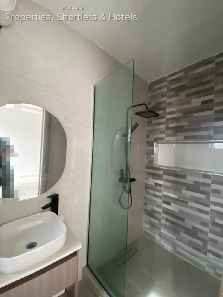 Luxury 3-BedroomApartment with BQ