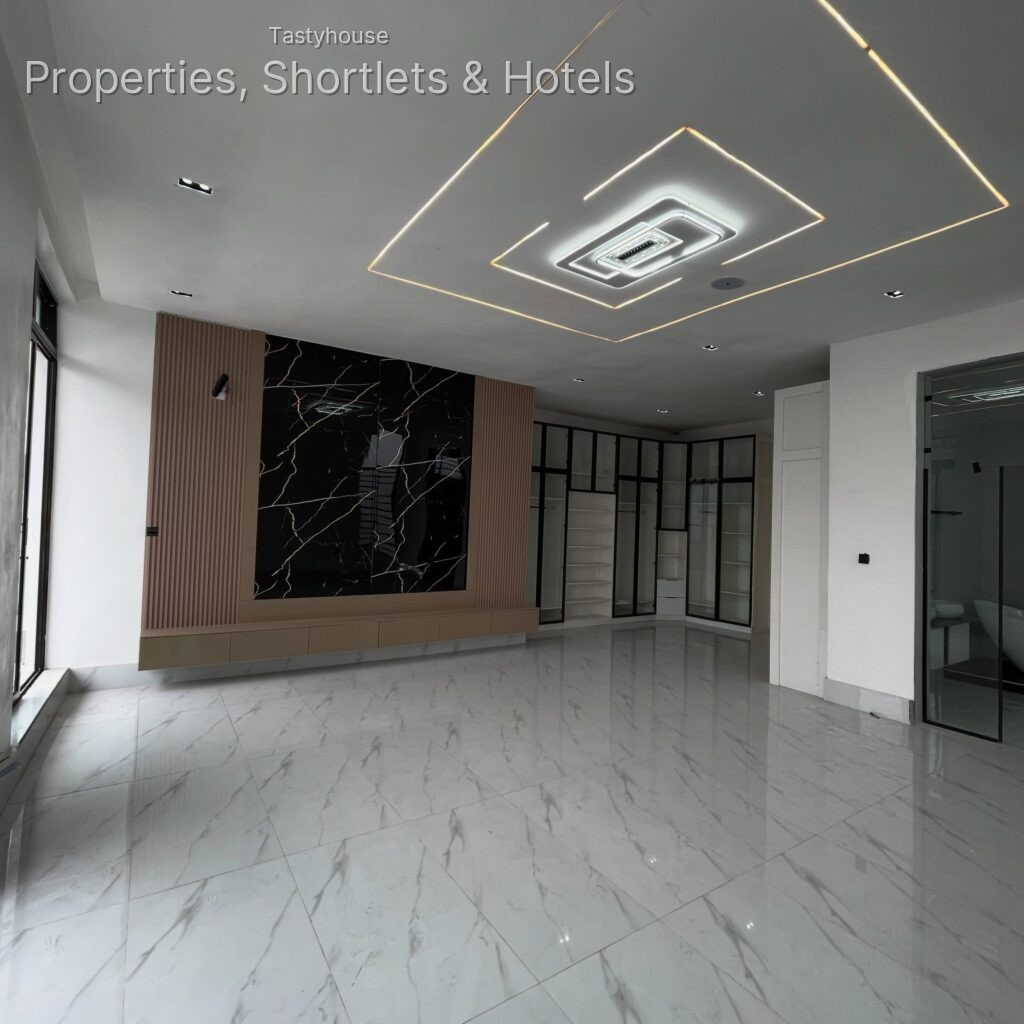 4 Bedroom duplex