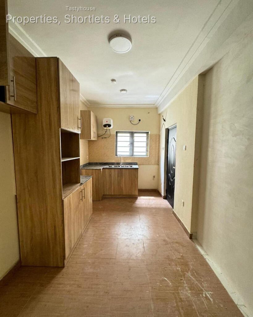 LOVELY BUILT 3 BEDROOM APARTMENT WITH BỌ